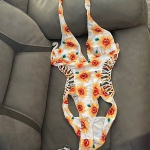 Sunflower cut-out waist halter one piece. SHEIN. Size XL